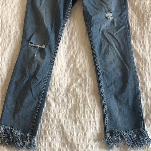 High-waisted jeans with frayed bottoms - Picture 2 of 3